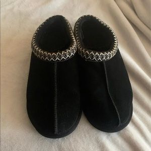 ❤️ UGG Tasman size 8 black slippers